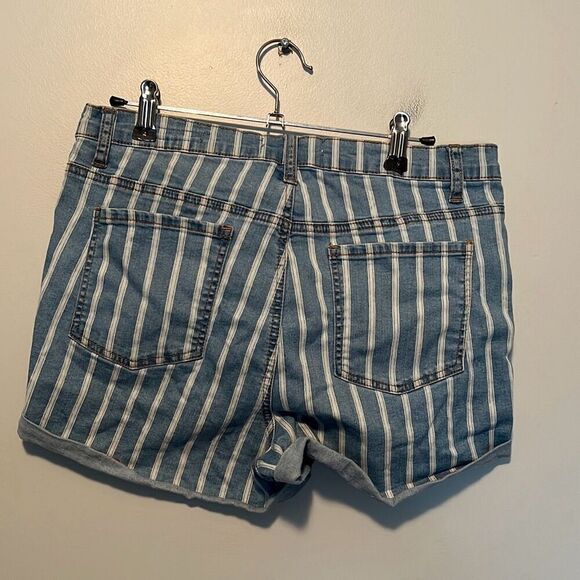 Pacsun Women's Striped The Shortie Denim Short - Picture 5 of 8